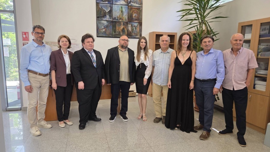 Doctoranzii Ingrid Orosz și Anton Mihiș au susținut cu succes tezele de doctorat la Facultatea de Litere din Baia Mare