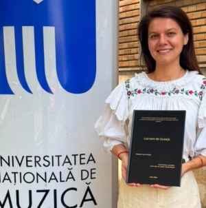 Îndrăgita artistă Maria Mihali continuă drumul spre performanța academică: a fost admisă la master în Muzicologie