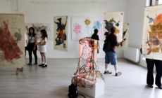 Grafică, textile și ceramică: Absolvenții Colegiului de Arte Baia Mare au vernisat expoziția lucrărilor de atestat la Colonia Pictorilor