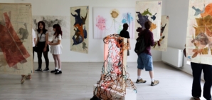 Grafică, textile și ceramică: Absolvenții Colegiului de Arte Baia Mare au vernisat expoziția lucrărilor de atestat la Colonia Pictorilor