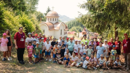 Mănăstirea Chiuzbaia găzduiește o nouă serie de tabere pentru copiii și tinerii din Protopopiatul Ortodox Baia Mare