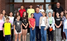 Răsplată pentru performanță: 16 elevi premianți din Fărcașa au plecat într-o excursie în județul Constanța