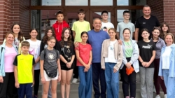 Răsplată pentru performanță: 16 elevi premianți din Fărcașa au plecat într-o excursie în județul Constanța