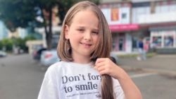 Bunătatea nu are vârstă: Micuța Petra din Baia Mare și-a donat părul pentru a aduce speranță unei paciente oncologice