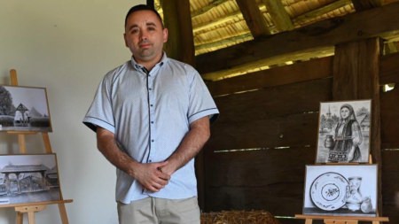 Expoziția „Amintiri din sat”, semnată de Horațiu Crișan, vernisată la Muzeul Maramureșan din Sighetu Marmației