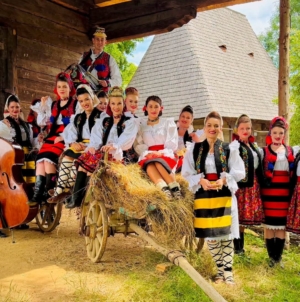 Andreea Ghițiu a lansat un „Colaj din Maramureș”, proiect dedicat folclorului autentic și frumuseții Maramureșului Voievodal