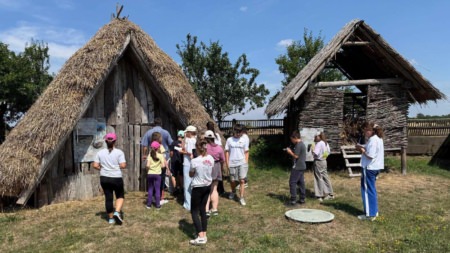 „De-a Arheologia”: călătorie în lumea ceramicii pentru copiii din Sighetu Marmației
