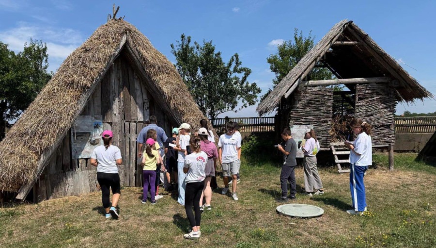 „De-a Arheologia”: călătorie în lumea ceramicii pentru copiii din Sighetu Marmației