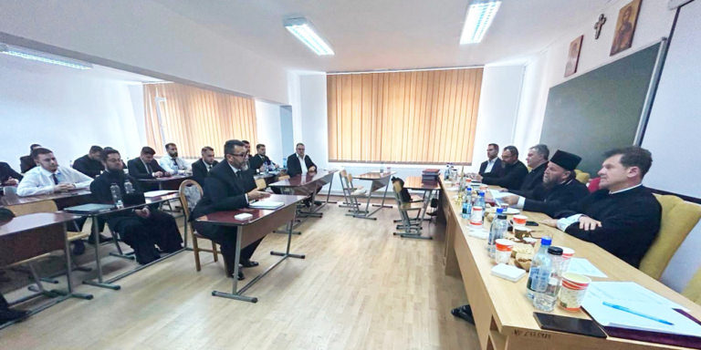 30 de absolvenți ai specializării Teologie Ortodoxă Pastorală din Baia Mare și-au susținut lucrările de licență