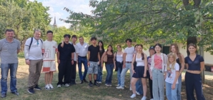 Tineri români și chinezi au vizitat Muzeul Satului Baia Mare în cadrul unui program de schimb cultural