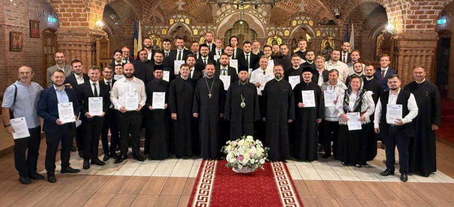 Absolvenții programului de masterat în Domeniul de Teologie Ortodoxă au susținut lucrările de disertație și au depus Jurământul de credință