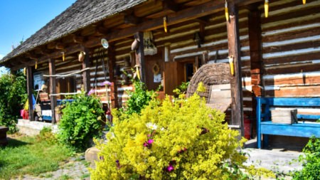 Descoperă Casa Muzeu Etnografic din Rogoz, „muzeul viu” al Țării Lăpușului