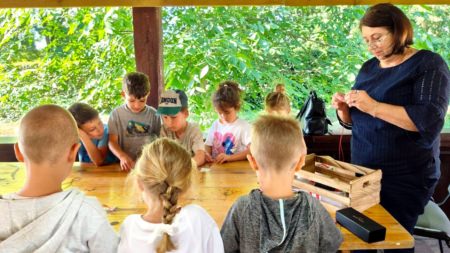 Atelierele de weekend revin în august la Muzeul Satului din Baia Mare. Activități creative pentru toate vârstele