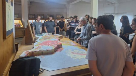 Studenți ai Facultății de Geologie și Geofizică din București, în vizită la Muzeul de Mineralogie din Baia Mare