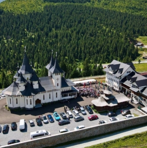 Slujire arhierească la Mănăstirea Prislop–Borșa