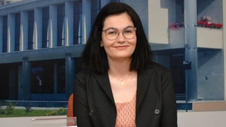 Universul liric al Corneliei Ciocotișan: Volumul „La pas prin viață” a fost lansat la Baia Mare