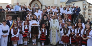 PS Părinte Iustin, în mijlocul credinicioșilor Parohiei Ortodoxe Borșa II