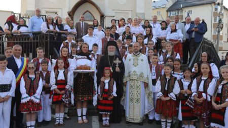 PS Părinte Iustin, în mijlocul credinicioșilor Parohiei Ortodoxe Borșa II
