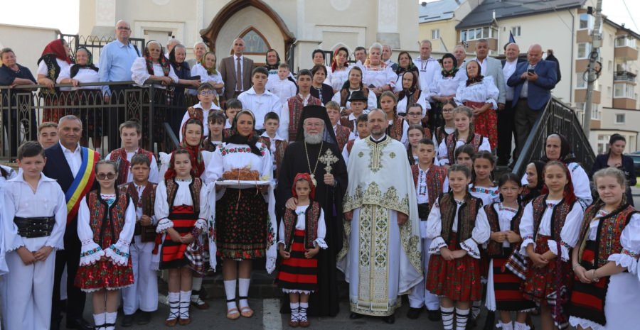 PS Părinte Iustin, în mijlocul credinicioșilor Parohiei Ortodoxe Borșa II