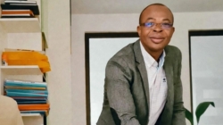 O minune născută în Maramureș: Părintele Irineu Bârle și fiul său de suflet, Moise, primul avocat african din județ