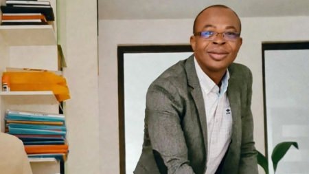 O minune născută în Maramureș: Părintele Irineu Bârle și fiul său de suflet, Moise, primul avocat african din județ