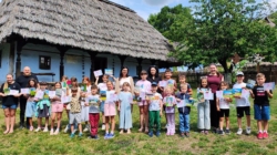Atelierele de vacanță de la Muzeul Satului din Baia Mare s-au încheiat cu lecții de fotografie și întâlniri cu polițiștii