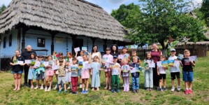 Atelierele de vacanță de la Muzeul Satului din Baia Mare s-au încheiat cu lecții de fotografie și întâlniri cu polițiștii