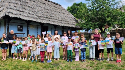 Atelierele de vacanță de la Muzeul Satului din Baia Mare s-au încheiat cu lecții de fotografie și întâlniri cu polițiștii