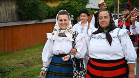 Măriuca Verdeș și Grupul Rădăcinilor Străbune au reprezentat Maramureșul la Festivalul „Dor Bucovinean”