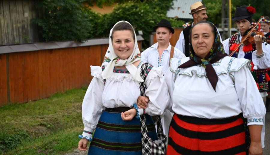 Măriuca Verdeș și Grupul Rădăcinilor Străbune au reprezentat Maramureșul la Festivalul „Dor Bucovinean”