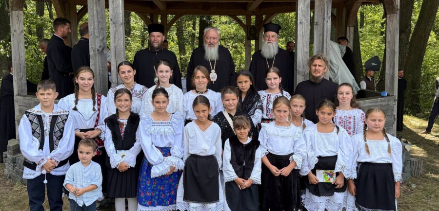 Hramul Mănăstirii „Sfânta Maria Magdalena” din Oarța de Sus, sărbătorit în prezența a trei ierarhi și a numeroși credincioși