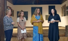 Expoziția „Între semn și culoare”, semnată de Ioana Vraja Moldovan, vernisată la Muzeul Satului din Baia Mare