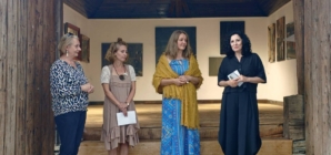 Expoziția „Între semn și culoare”, semnată de Ioana Vraja Moldovan, vernisată la Muzeul Satului din Baia Mare