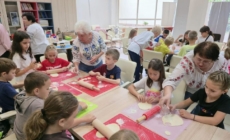 Deliciile copilăriei la Centrul CASPEV: Copiii și senioarele din Baia Mare au preparat pancove împreună