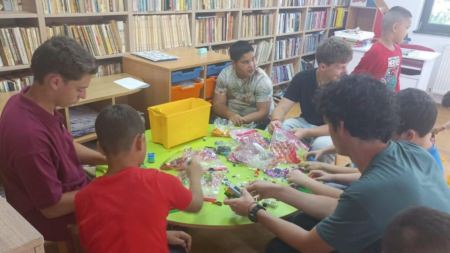 Voluntarii americani au adus energie și jocuri interactive la Centrul Comunitar Romanii din Baia Mare