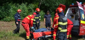 Exercițiu de simulare a unui incendiu în Buzești: Echipaje din cadrul ISU Maramureș și SVSU Fărcașa mobilizate la intervenție