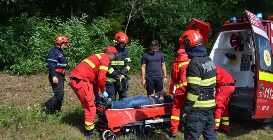 Exercițiu de simulare a unui incendiu în Buzești: Echipaje din cadrul ISU Maramureș și SVSU Fărcașa mobilizate la intervenție