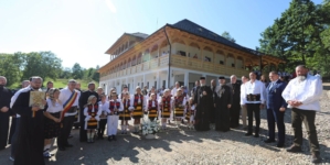 Binecuvântare arhierească la inaugurarea Centrului de Zi pentru Vârstnici din Desești
