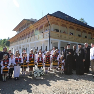 Binecuvântare arhierească la inaugurarea Centrului de Zi pentru Vârstnici din Desești