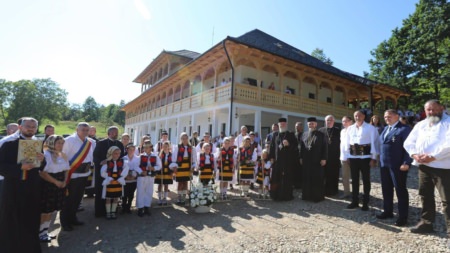 Binecuvântare arhierească la inaugurarea Centrului de Zi pentru Vârstnici din Desești