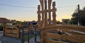 Lucrări de întreținere la troița din Merișor