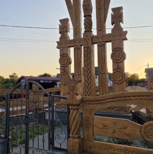 Lucrări de întreținere la troița din Merișor