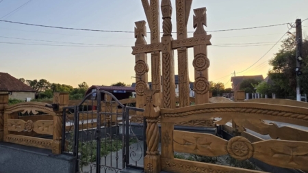 Lucrări de întreținere la troița din Merișor