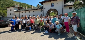 Descoperire și spiritualitate: Seniorii Centrului CASPEV, în pelerinaj prin județele Hunedoara și Alba