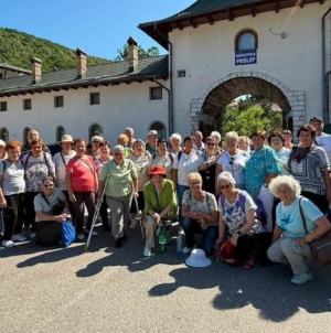 Descoperire și spiritualitate: Seniorii Centrului CASPEV, în pelerinaj prin județele Hunedoara și Alba