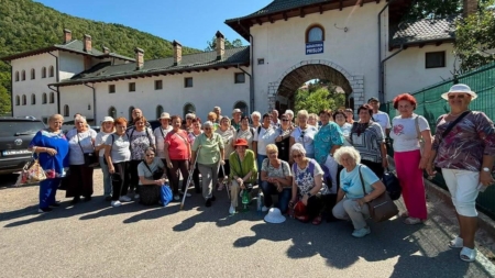 Descoperire și spiritualitate: Seniorii Centrului CASPEV, în pelerinaj prin județele Hunedoara și Alba
