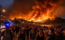 Incendiile lovesc Grecia în plin sezon turistic. Ce trebuie să știe românii care pleacă în concediu