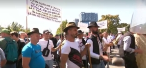 Protest tensionat al oierilor la București. Jandarmii au folosit gaze lacrimogene