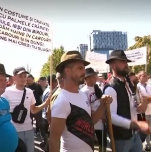 Protest tensionat al oierilor la București. Jandarmii au folosit gaze lacrimogene