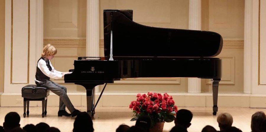 Performanță remarcabilă pentru tânărul pianist băimărean Gavril Minnis Marchiș
